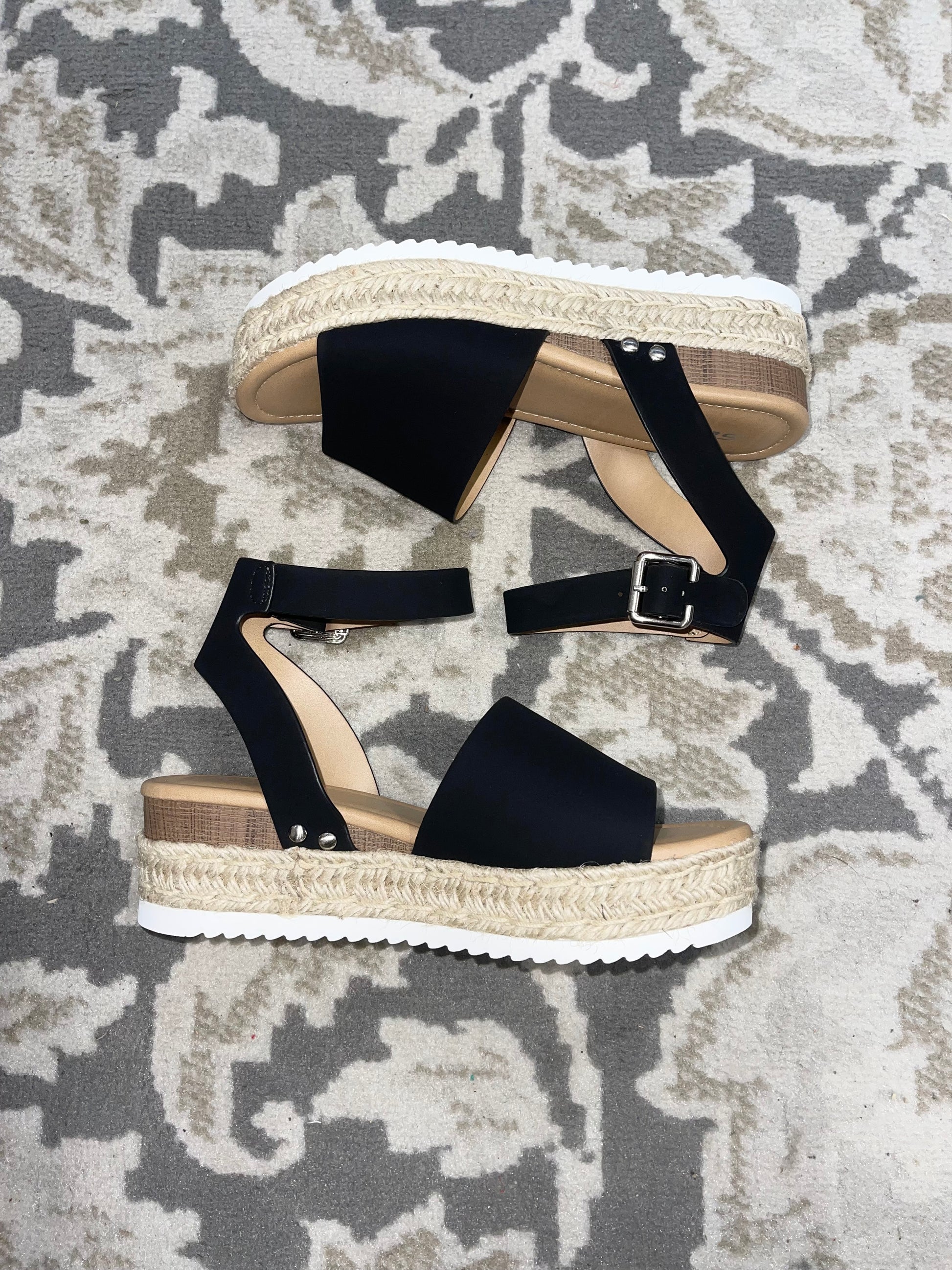 The Topic Sandal - Black
