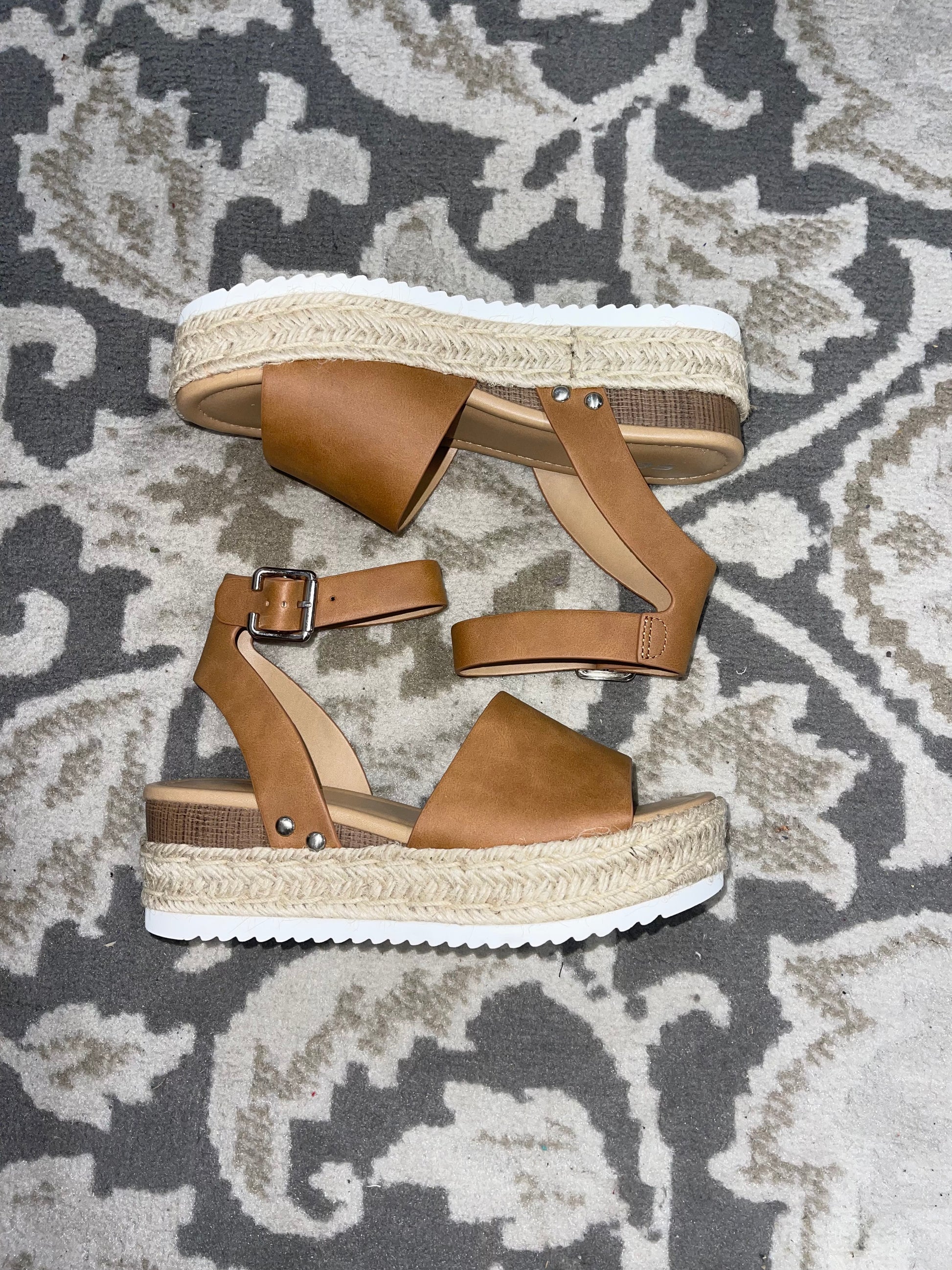 The Topic Sandal - Tan