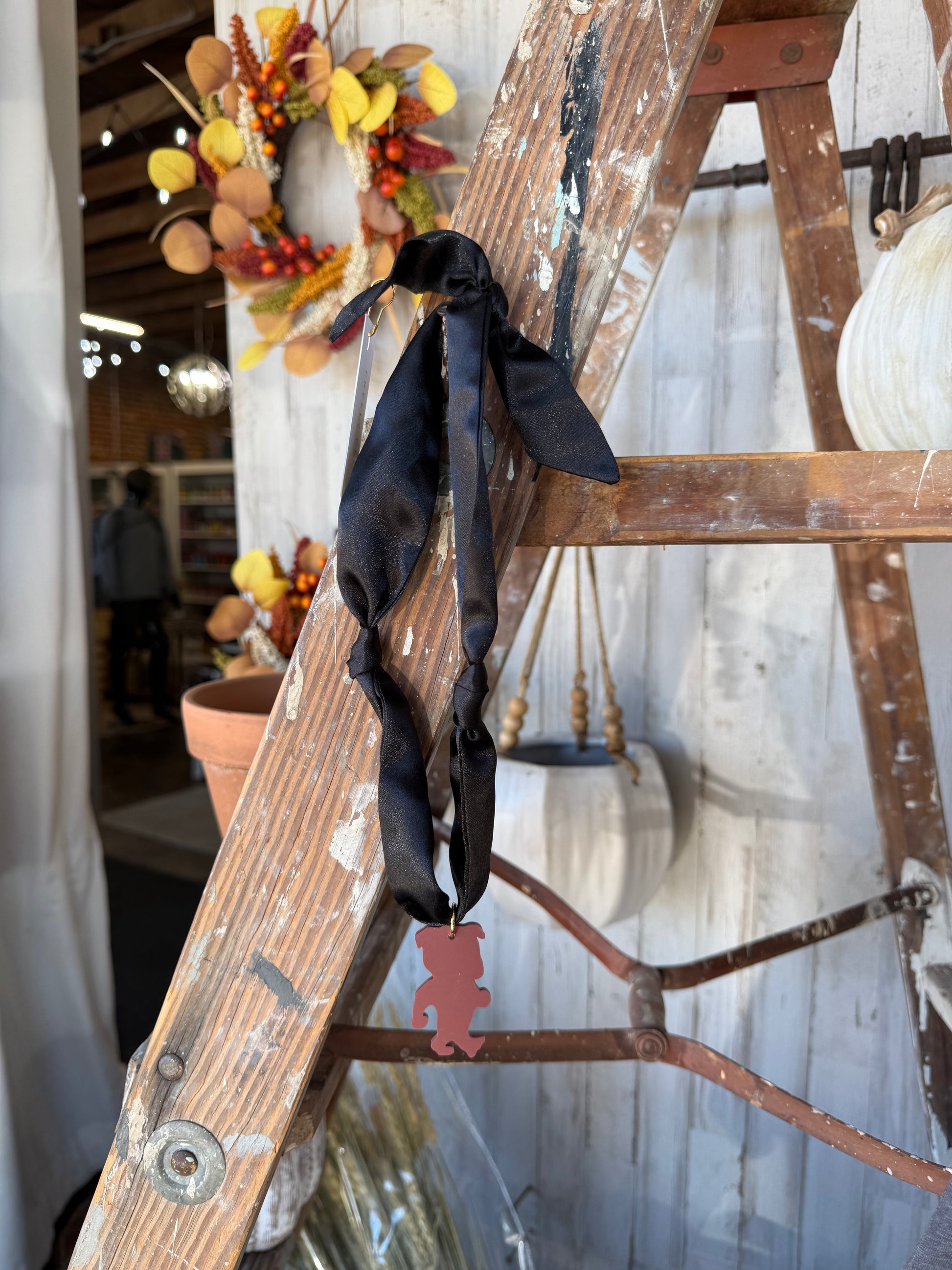 Dawg Scarf Necklace - Black