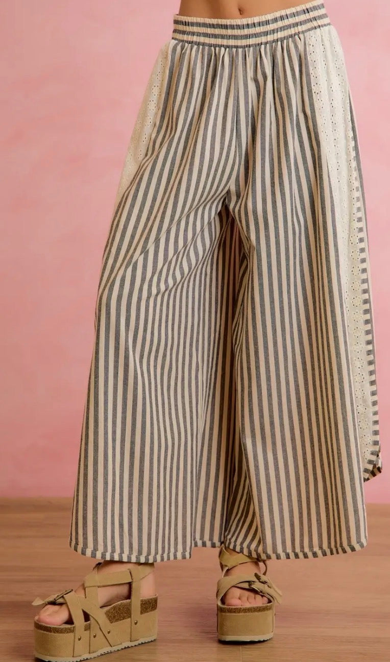 The Eyelet Pants - Black